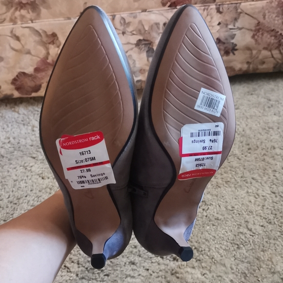 Clarks Collection Booties - Picture 3 of 4